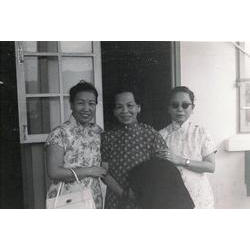 1945 - Tse Family.jpg
